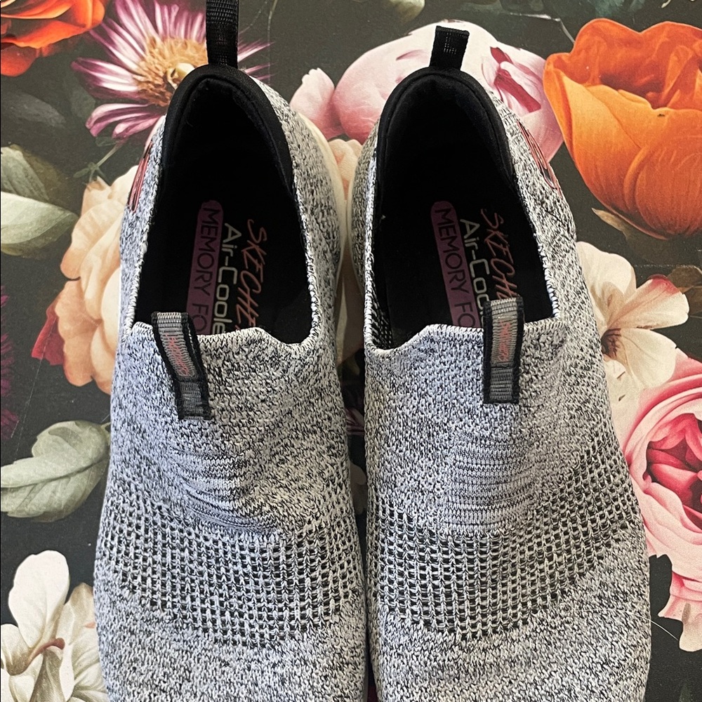 Skechers ladies  Slip-On Knit Sneakers in Heathered Gray and Black